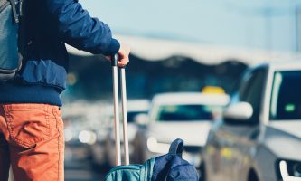 Transferts aéroport : la solution idéale pour un voyage touristique en groupe